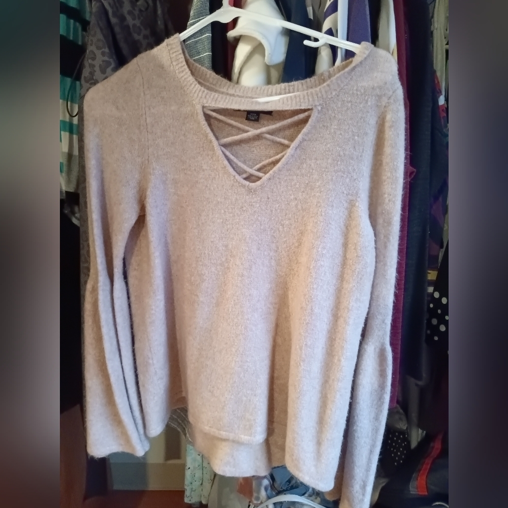 American Eagle light pink sweater